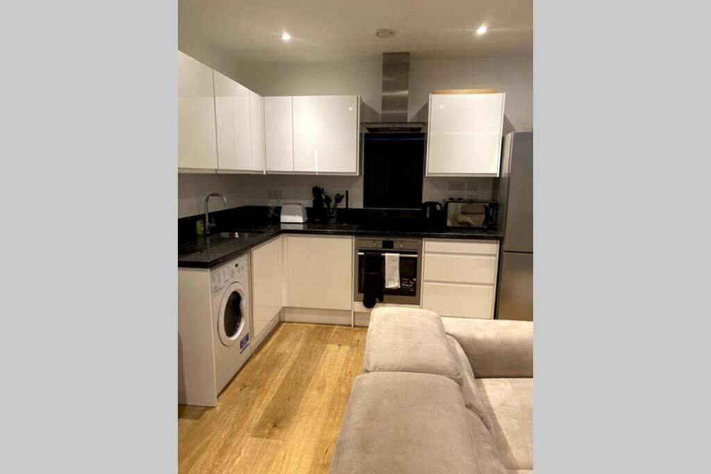 Luxury 1 Bedroom Apartment With Netflix & Parking Borehamwood Zewnętrze zdjęcie