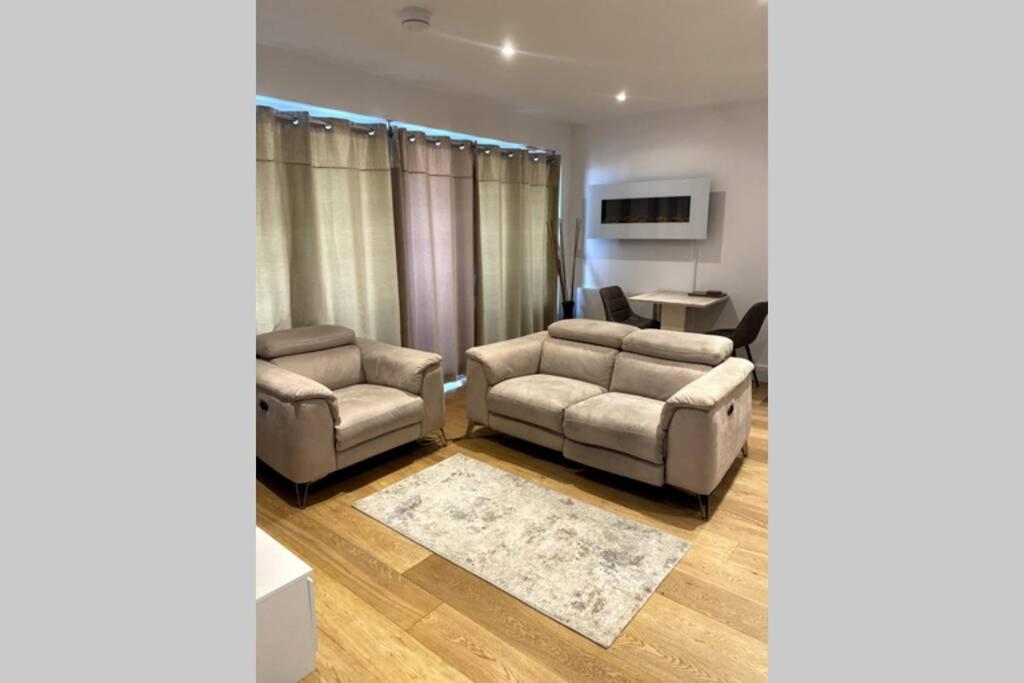 Luxury 1 Bedroom Apartment With Netflix & Parking Borehamwood Zewnętrze zdjęcie